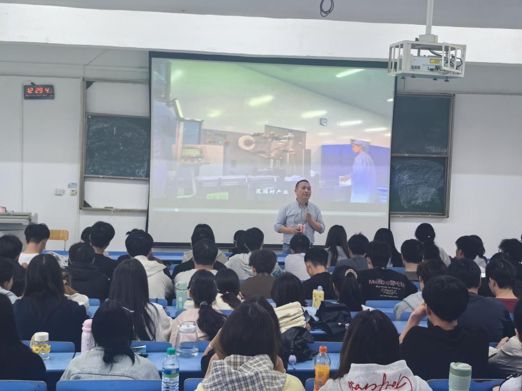 浙江花园营养科技专场宣讲会在江西青年职业学院交通管理系成功举办